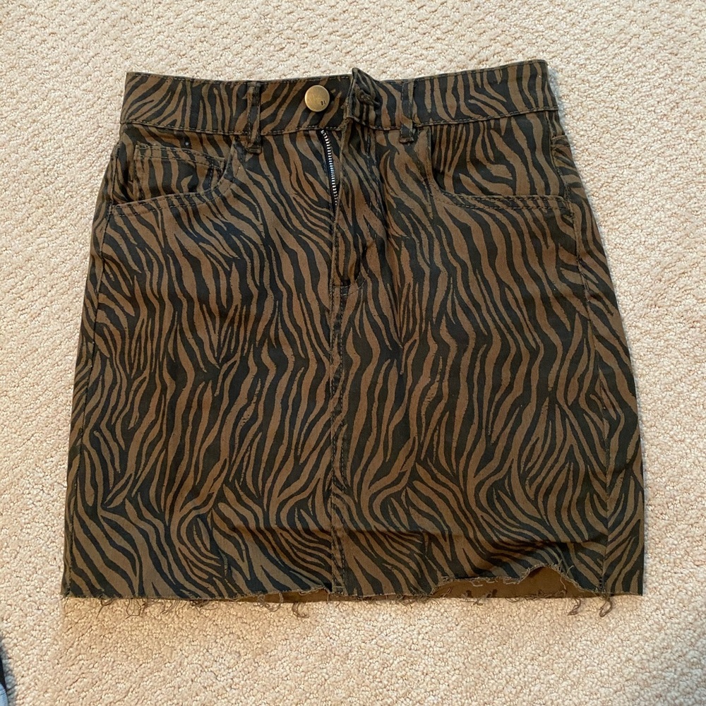 Zebra denim mini skirt ✨